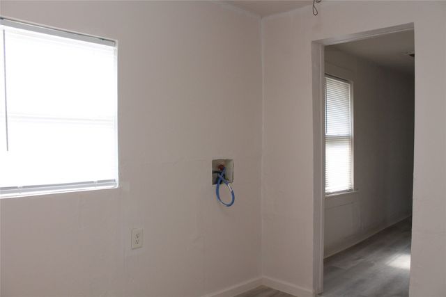 531 W Spurgeon Street, Fort Worth, TX 76115