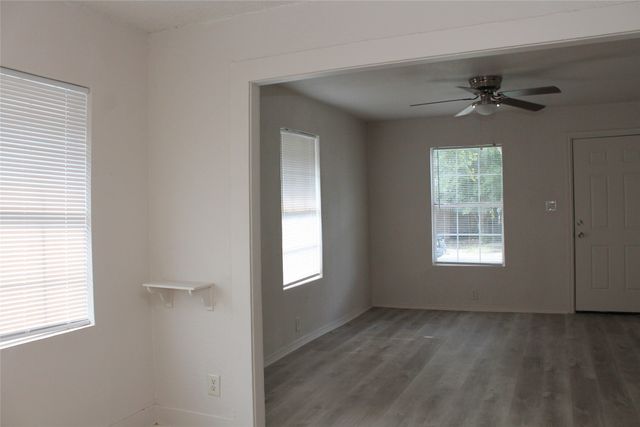 531 W Spurgeon Street, Fort Worth, TX 76115