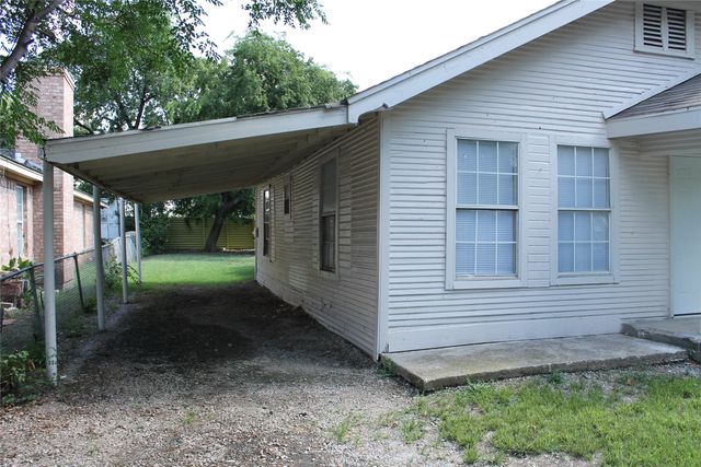 531 W Spurgeon Street, Fort Worth, TX 76115