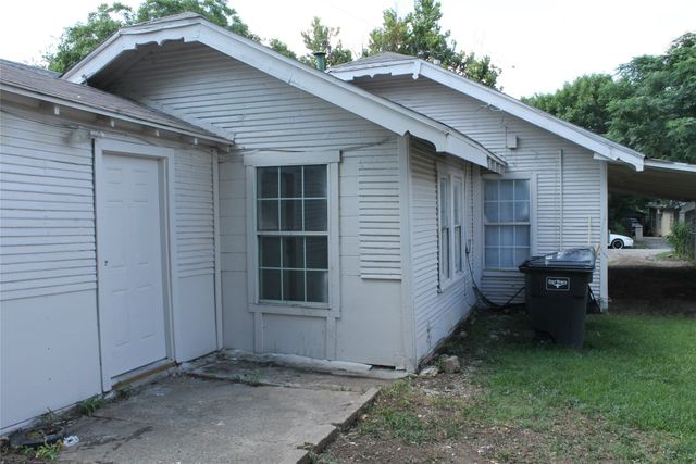 531 W Spurgeon Street, Fort Worth, TX 76115