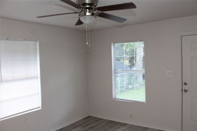 531 W Spurgeon Street, Fort Worth, TX 76115