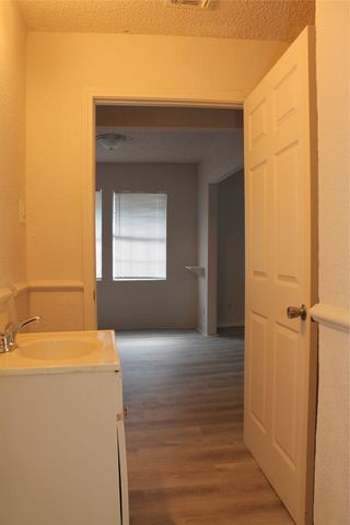 531 W Spurgeon Street, Fort Worth, TX 76115