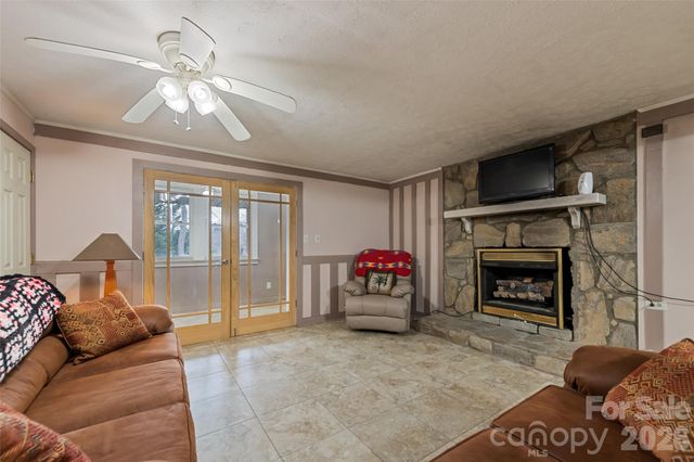 41 Vista Drive, Clyde, NC 28721