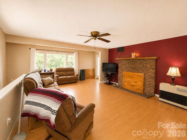 41 Vista Drive, Clyde, NC 28721