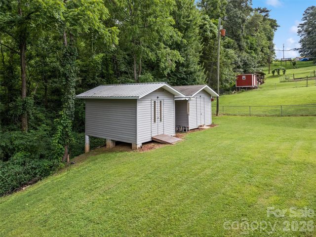 41 Vista Drive, Clyde, NC 28721