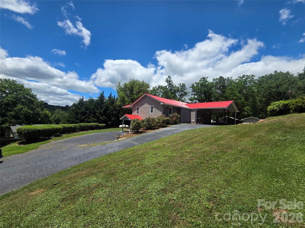 41 Vista Drive, Clyde, NC 28721