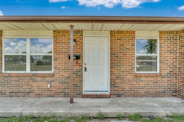 1607 E Berkeley St, Wichita, KS 67216