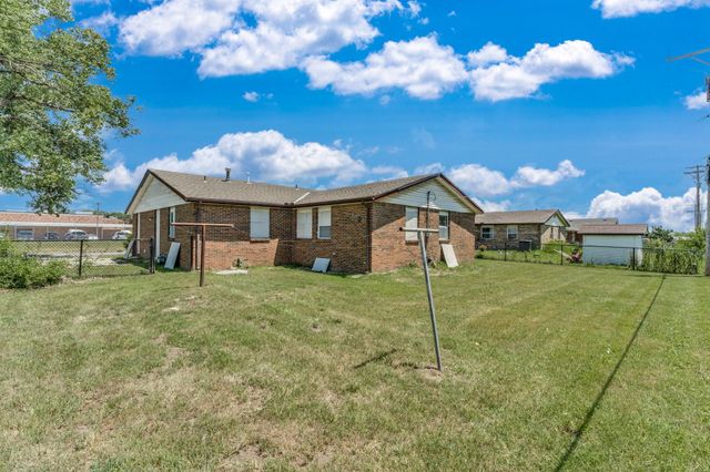 1607 E Berkeley St, Wichita, KS 67216