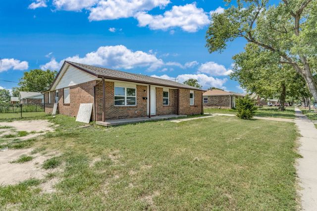 1607 E Berkeley St, Wichita, KS 67216