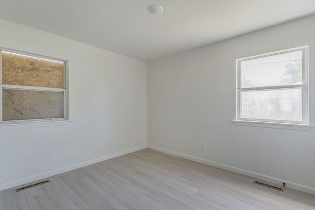 1607 E Berkeley St, Wichita, KS 67216