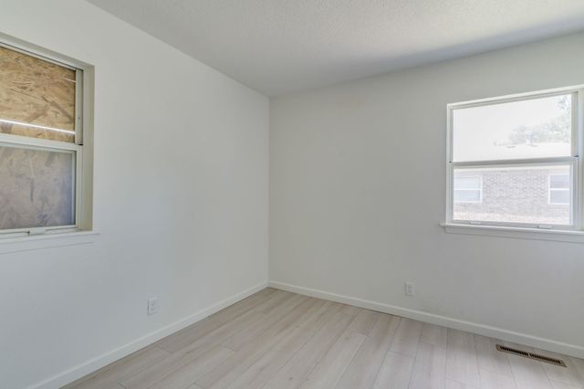 1607 E Berkeley St, Wichita, KS 67216