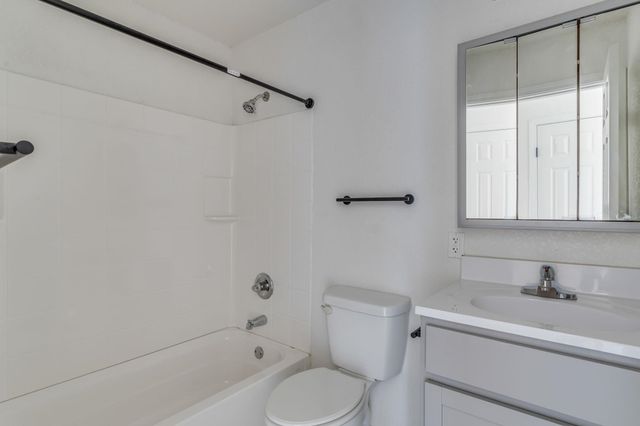 1607 E Berkeley St, Wichita, KS 67216