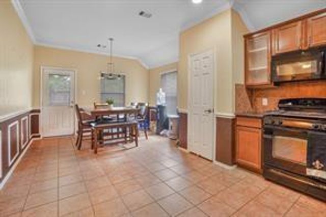 10351 Whisper Bluff Drive, Humble, TX 77396