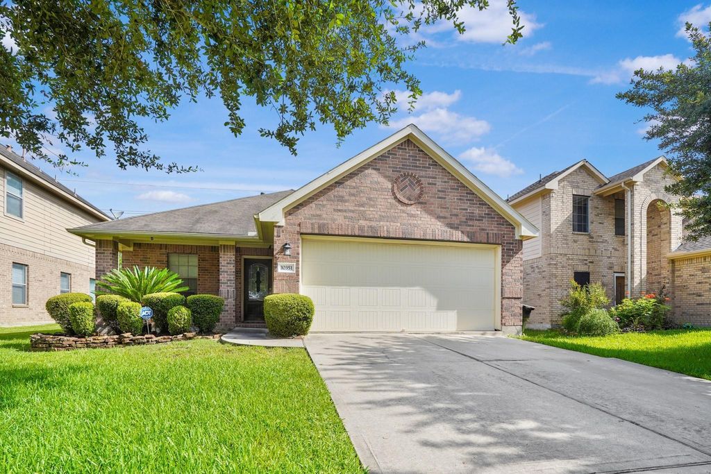 10351 Whisper Bluff Drive, Humble, TX 77396