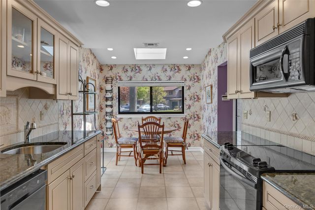 7 Northgate Court, Melville, NY 11747