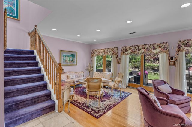 7 Northgate Court, Melville, NY 11747