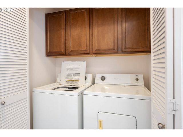 810 E 9TH St B8, Newberg, OR 97132