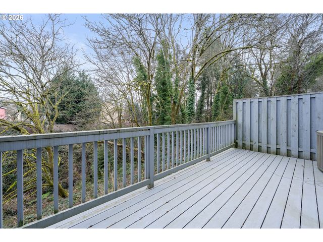 810 E 9TH St B8, Newberg, OR 97132
