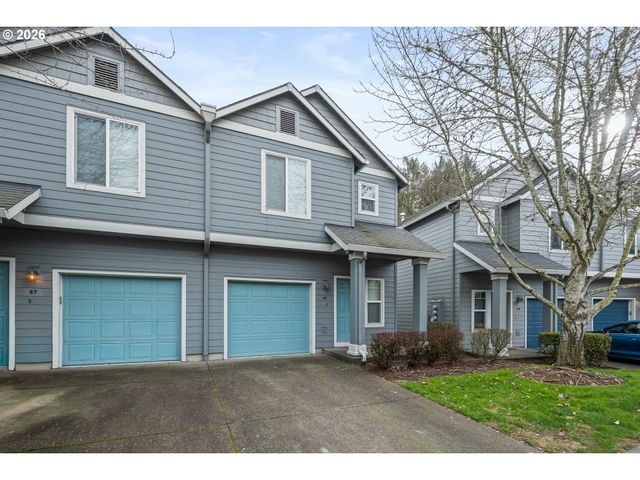 810 E 9TH St B8, Newberg, OR 97132