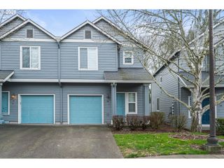 810 E 9TH St B8, Newberg, OR 97132