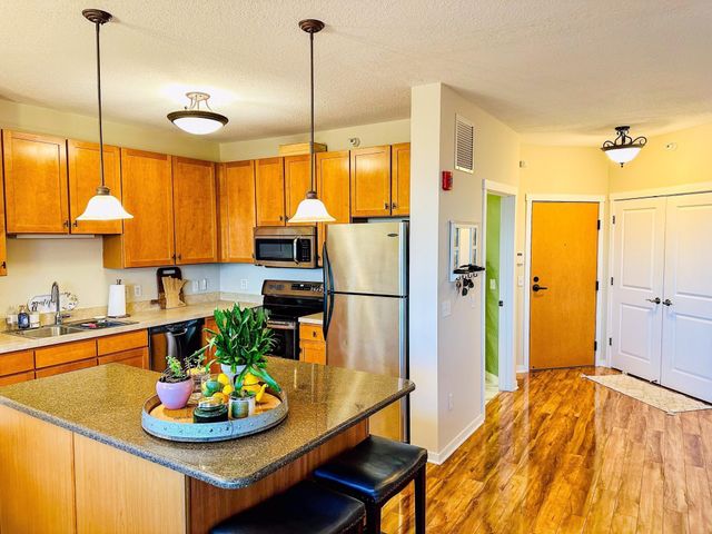 1070 Grandview Court NE 304, Columbia Heights, MN 55421