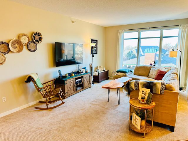 1070 Grandview Court NE 304, Columbia Heights, MN 55421