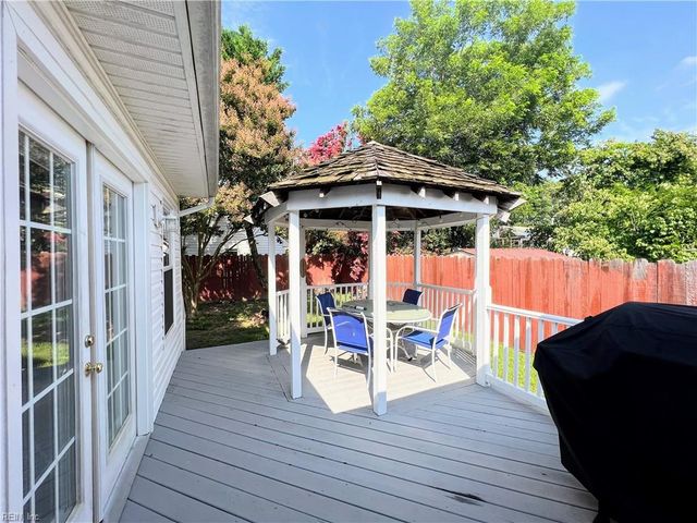 8005 Walters DR, Norfolk, VA 23518