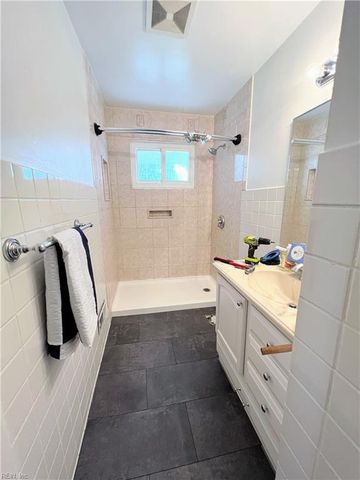 8005 Walters DR, Norfolk, VA 23518