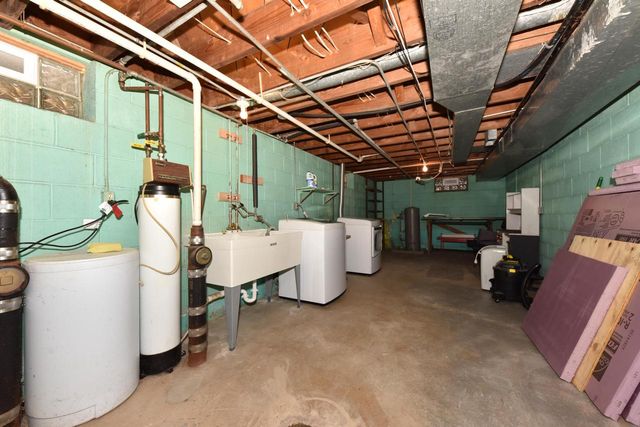 W156N8028 Pilgrim ROAD, Menomonee Falls, WI 53051