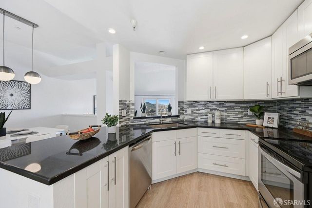 580 Pointe Pacific 4, Daly City, CA 94014