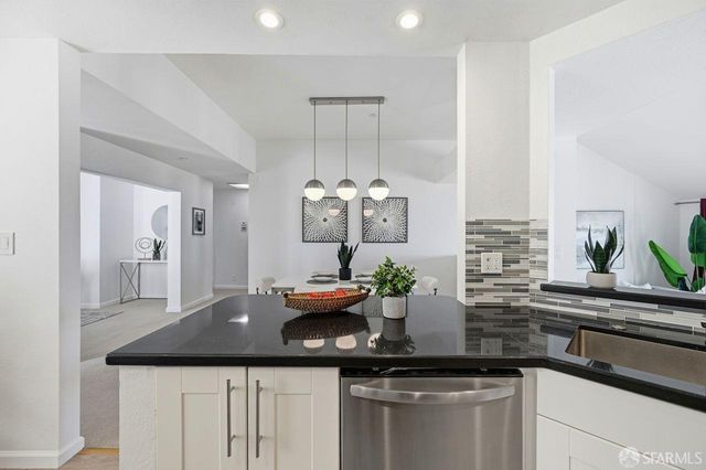 580 Pointe Pacific 4, Daly City, CA 94014