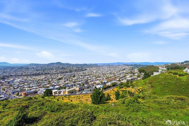 580 Pointe Pacific 4, Daly City, CA 94014