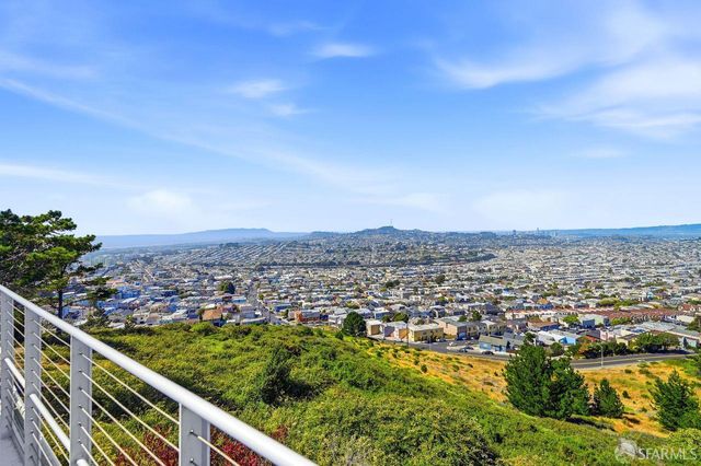 580 Pointe Pacific 4, Daly City, CA 94014