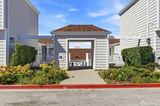 580 Pointe Pacific 4, Daly City, CA 94014