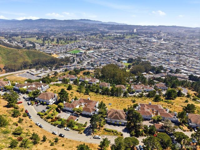 580 Pointe Pacific 4, Daly City, CA 94014