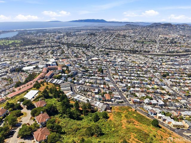 580 Pointe Pacific 4, Daly City, CA 94014