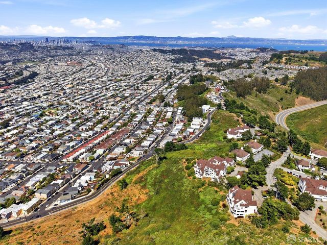 580 Pointe Pacific 4, Daly City, CA 94014