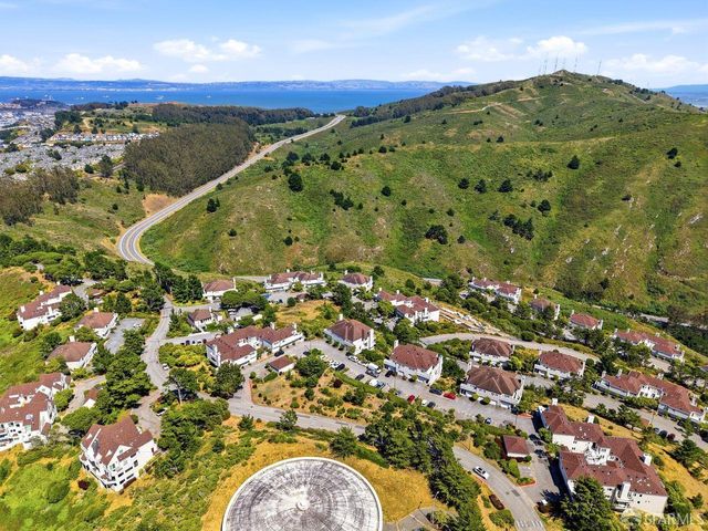 580 Pointe Pacific 4, Daly City, CA 94014