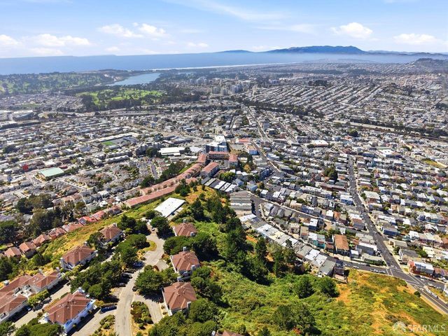 580 Pointe Pacific 4, Daly City, CA 94014