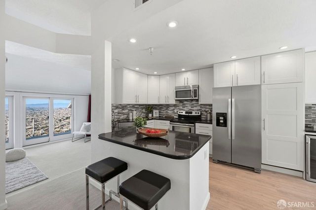 580 Pointe Pacific 4, Daly City, CA 94014
