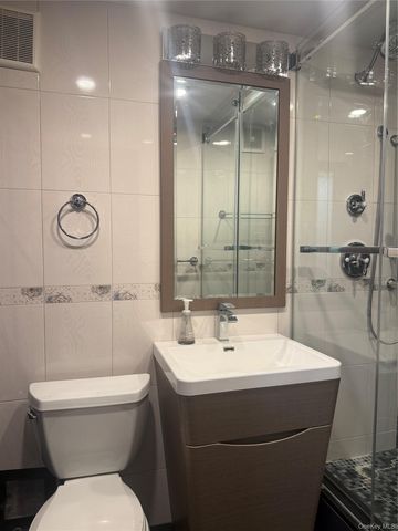 61-20 Grand Central Parkway Bb706, Forest Hills, NY 11375