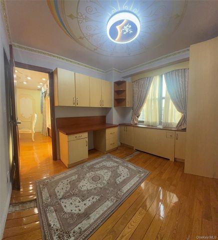 61-20 Grand Central Parkway Bb706, Forest Hills, NY 11375