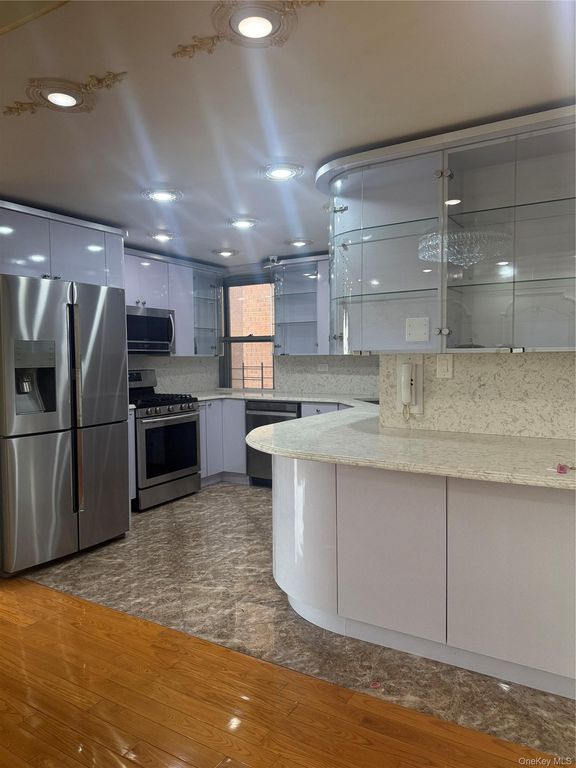 61-20 Grand Central Parkway Bb706, Forest Hills, NY 11375