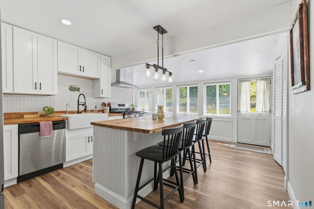 1 Meadow Lark Lane, Stonington, CT 06378