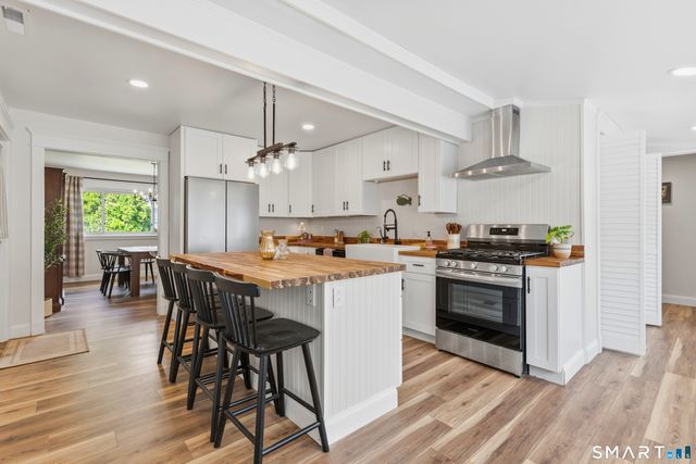 1 Meadow Lark Lane, Stonington, CT 06378
