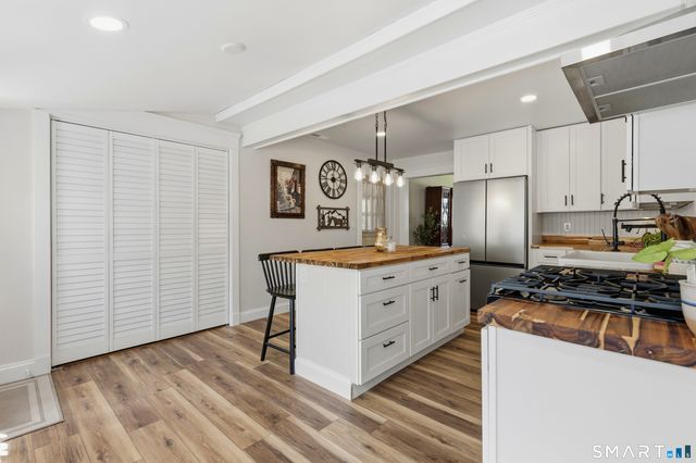 1 Meadow Lark Lane, Stonington, CT 06378