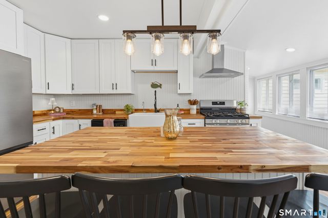 1 Meadow Lark Lane, Stonington, CT 06378