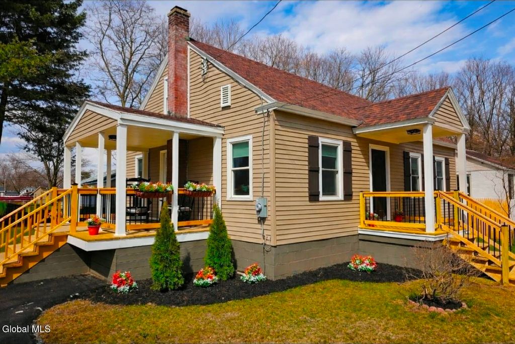 14 7th Avenue, Hudson Falls, NY 12839