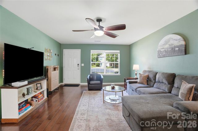 9428 Quilting Bee Lane, Charlotte, NC 28216