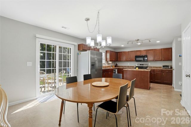 9428 Quilting Bee Lane, Charlotte, NC 28216